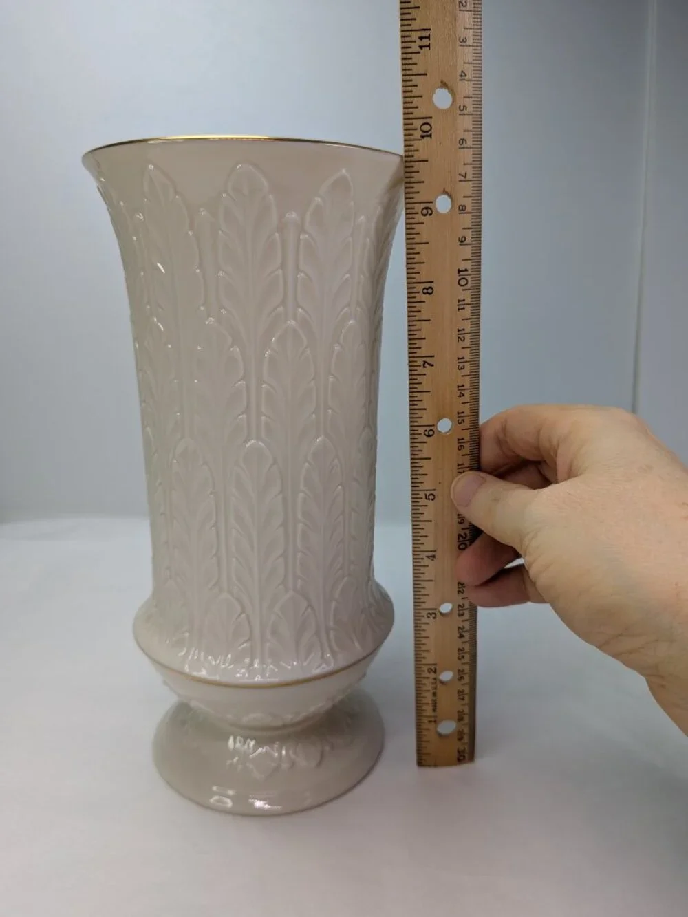 Vintage Lenox Ivory Porcelain Acanthus Leaf Pedestal Vase 24k Gold Trim 9.5”